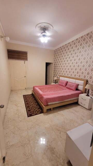 Room in 3 BHK Apartment at Ferozepur Road – for Rent
