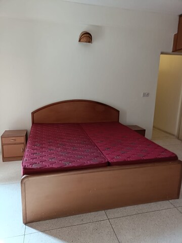 Bedroom in 3 BHK Apartment at DLF The Wellington Estate, Dlf Phase V – for Rent