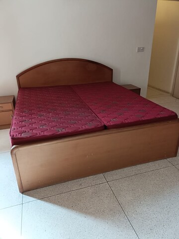 Bedroom in 3 BHK Apartment at DLF The Wellington Estate, Dlf Phase V – for Rent