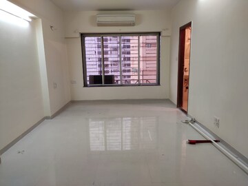 Room in 3 BHK Apartment at Thakur Badrinath Tower, Andheri West – for Rent