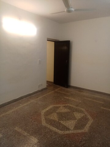 Room in 2 BHK Builder Floor at Green Park – for Rent