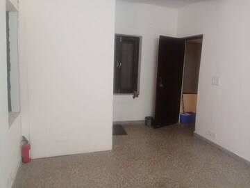 Room in 2 BHK Builder Floor at Green Park – for Rent