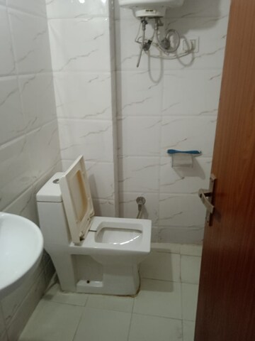 Bathroom in 1 RK Builder Floor at Veera Safdarjung Enclave, Safdarjang Enclave – for Rent