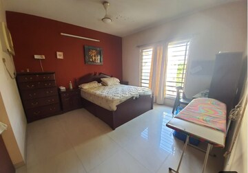 Room in 3 BHK Apartment at Clover Highlands, Kondhwa – for Rent