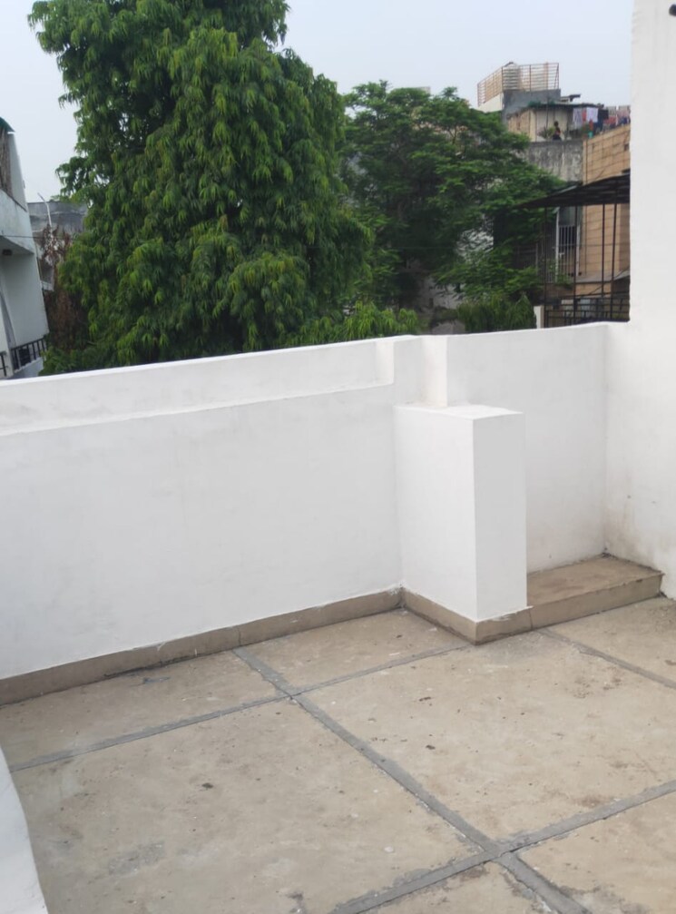 Balcony, south extension i 2 Bedroom 330 Sq.Yd. Builder Floor In South Extension I Delhi 8488716