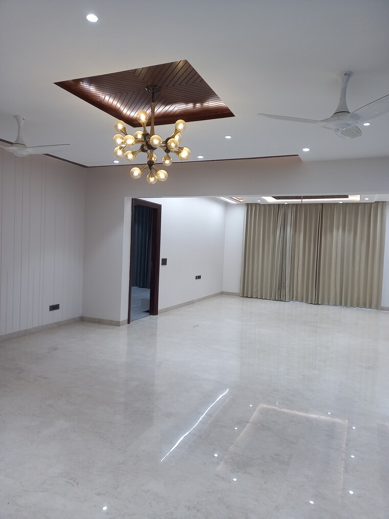 Room, sector 78 4 Bedroom 200 Sq.Yd. Apartment In Sector 78 Mohali 8488732