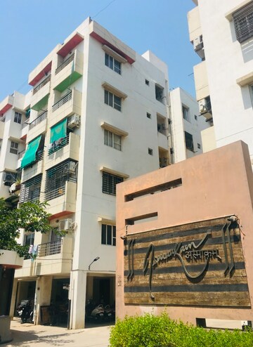 2 BHK Apartment For Rent in Makarba