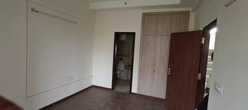 Room in 3 BHK Apartment at BPTP Discovery Park, Sector 80 – for Sale