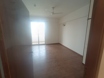 Room in 5 BHK Apartment at DLF Alameda, Sector 73 – for Rent