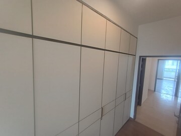 Room in 5 BHK Apartment at DLF Alameda, Sector 73 – for Rent
