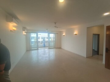 Room in 5 BHK Apartment at DLF Alameda, Sector 73 – for Rent