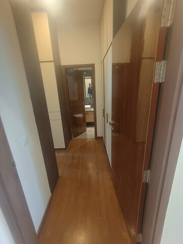 Building Lobby in 5 BHK Apartment at DLF Alameda, Sector 73 – for Rent