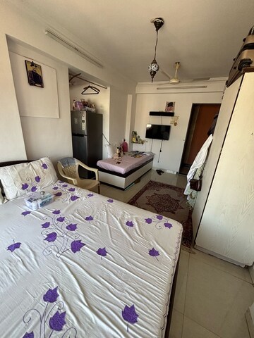 1 RK Apartment For Rent in Bandra West