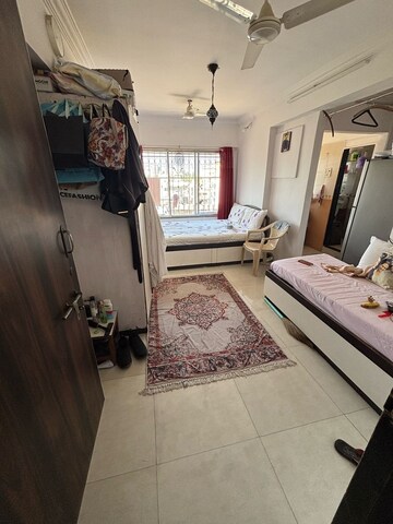 Bedroom in 1 RK Apartment at Bandra West – for Rent