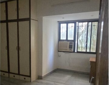 Room in 2 BHK Apartment at Bandra West – for Rent