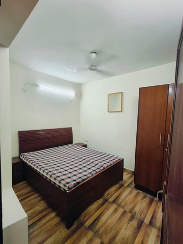 Bedroom in 1 BHK Builder Floor at Sushant Vyapaar Kendra, Sector 43 – for Rent