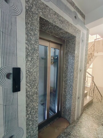 Building Lobby in 1 BHK Builder Floor at Sushant Vyapaar Kendra, Sector 43 – for Rent