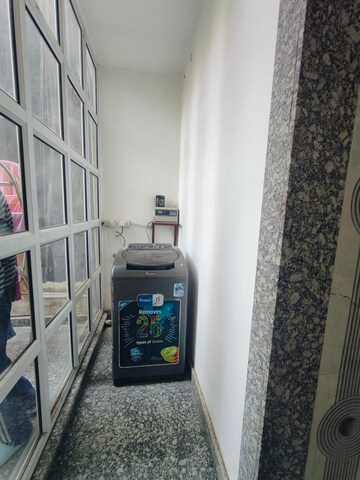 Building Lobby in 1 BHK Builder Floor at Sushant Vyapaar Kendra, Sector 43 – for Rent