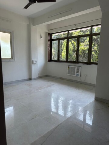 Room in 2 BHK Apartment at Bandra West – for Rent