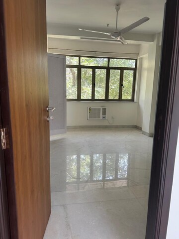 Room in 2 BHK Apartment at Bandra West – for Rent