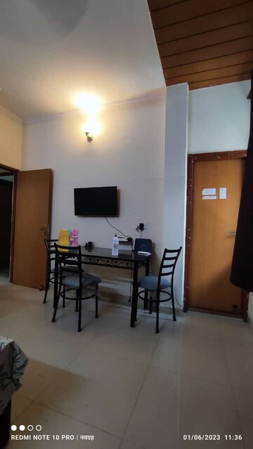 Team Area in 1 BHK Builder Floor at Sushant Vyapaar Kendra, Sector 43 – for Rent