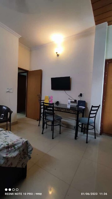 Team Area in 1 BHK Builder Floor at Sushant Vyapaar Kendra, Sector 43 – for Rent