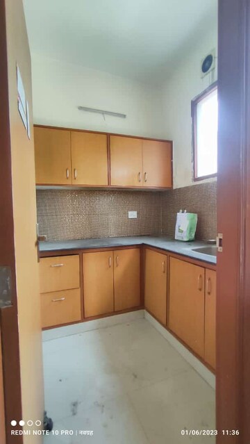 Kitchen in 1 BHK Builder Floor at Sushant Vyapaar Kendra, Sector 43 – for Rent