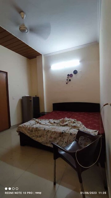 Bedroom in 1 BHK Builder Floor at Sushant Vyapaar Kendra, Sector 43 – for Rent