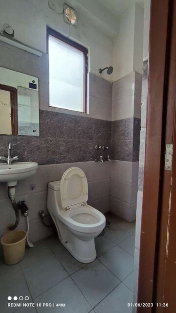 Bathroom in 1 BHK Builder Floor at Sushant Vyapaar Kendra, Sector 43 – for Rent