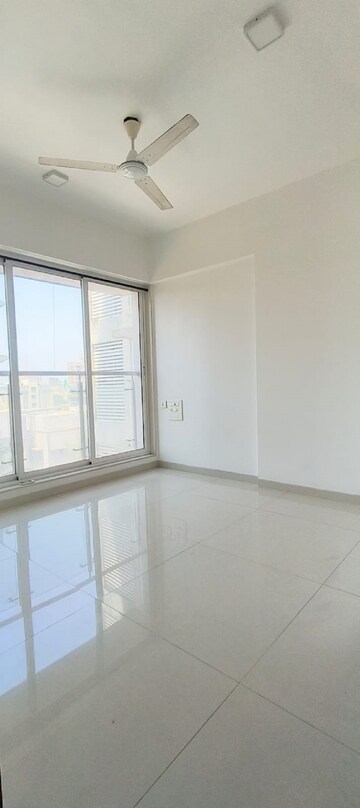 Room in 2 BHK Apartment at Khar West – for Rent