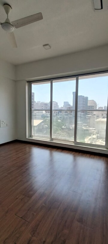 2 BHK Apartment For Rent in Khar West