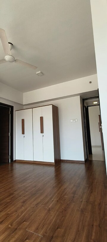 Room in 2 BHK Apartment at Khar West – for Rent