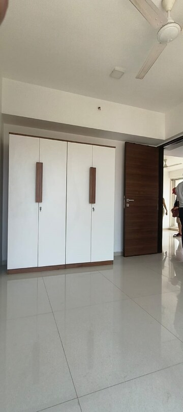 Room in 2 BHK Apartment at Khar West – for Rent
