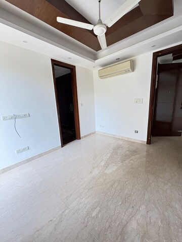 Room in 3 BHK Builder Floor at Lajpat Nagar Iii – for Rent