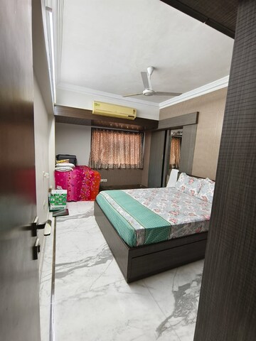 Bedroom in 3 BHK Apartment at Santacruz West – for Rent