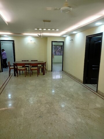 Room in 3 BHK Apartment at Santacruz West – for Rent