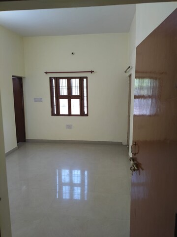 Room in 3 BHK Independent House at Jankipuram – for Rent