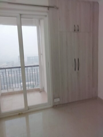 2.5 BHK Apartment For Rent in Amrapali Riverview, Amrapali Leisure Valley