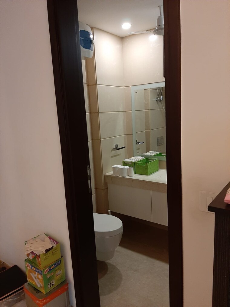 Bathroom, dayanand colony 3 Bedroom 1800 Sq.Ft. Builder Floor In Dayanand Colony Delhi 8489006