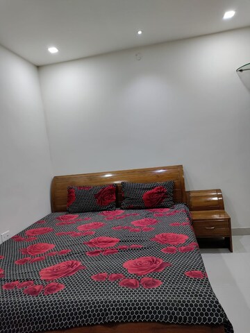Bedroom in 2 BHK Apartment at Gomti Nagar – for Rent