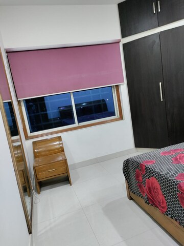 Bedroom in 2 BHK Apartment at Gomti Nagar – for Rent