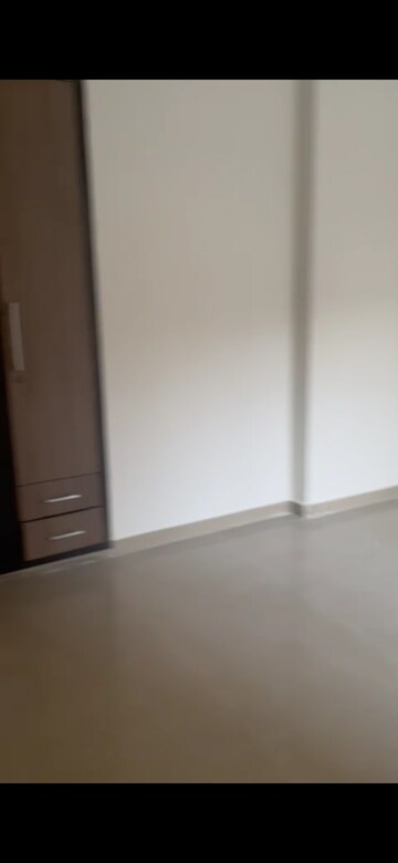 Room in 2.5 BHK Apartment at Antriksh Golf View, Sector 78 – for Rent