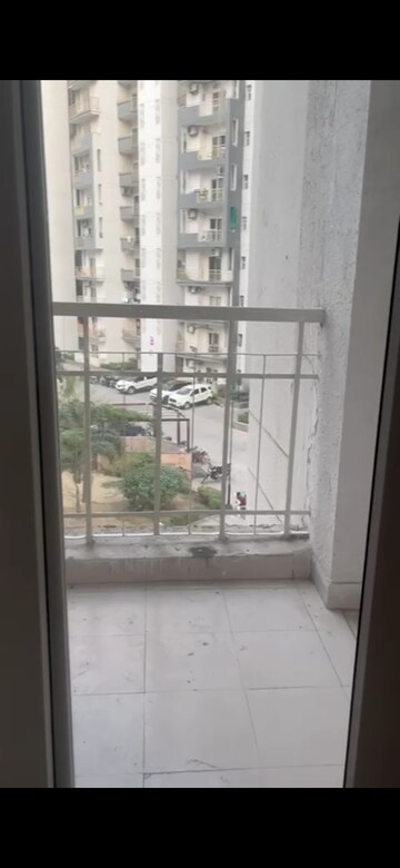 Balcony in 2.5 BHK Apartment at Antriksh Golf View, Sector 78 – for Rent