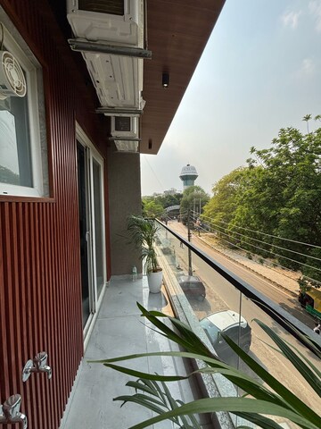 Balcony in 1 BHK Builder Floor at Sushant Vyapaar Kendra, Sector 43 – for Rent