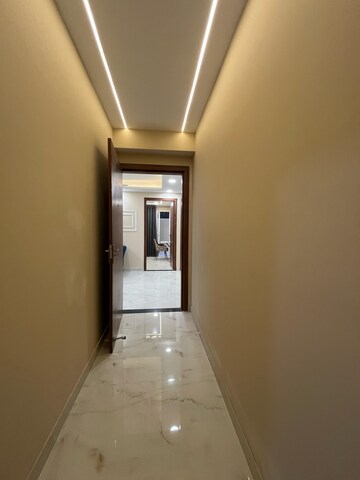 Building Lobby in 1 BHK Builder Floor at Sushant Vyapaar Kendra, Sector 43 – for Rent