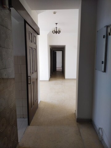 Room in 3 BHK Apartment at Unitech Fresco, Sector 50 – for Rent