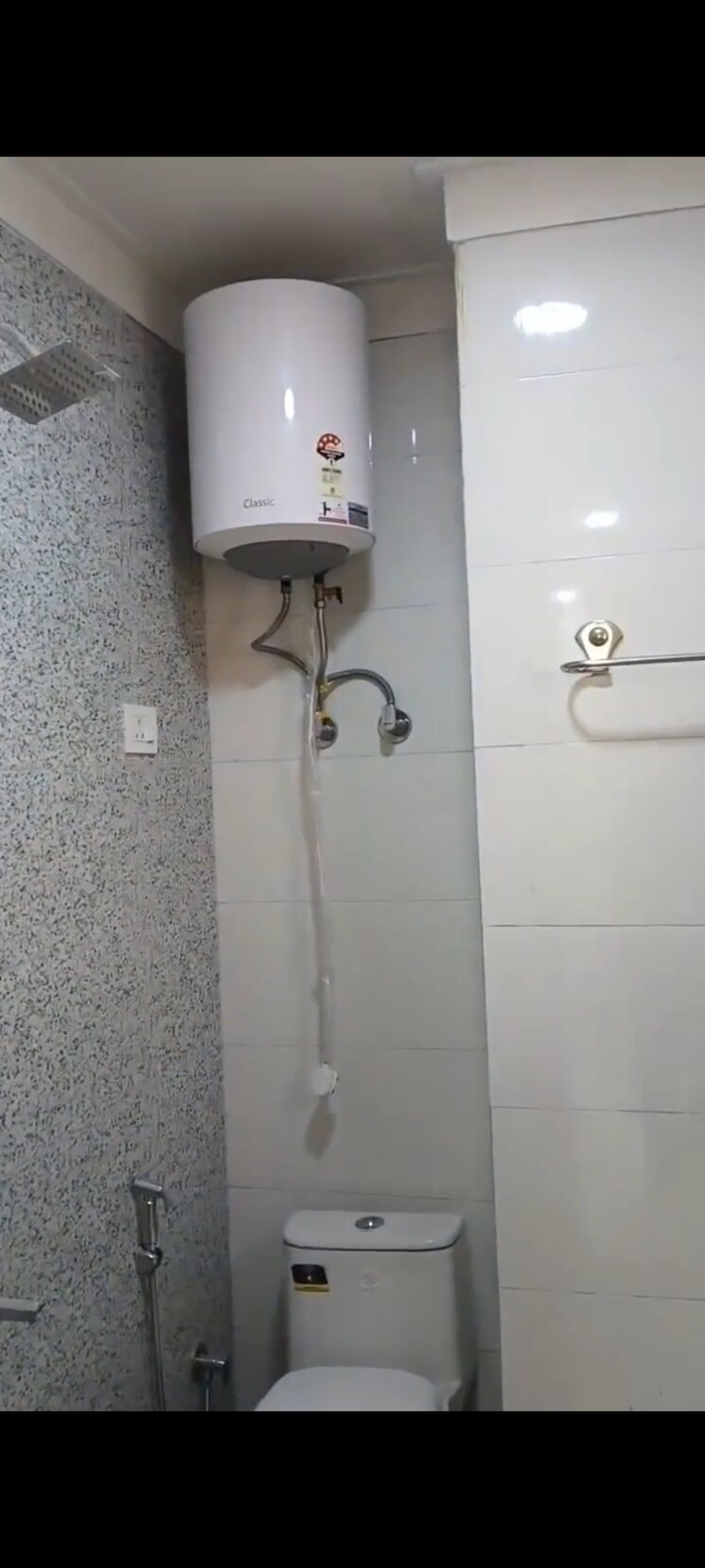 Bathroom, malviya nagar 3 Bedroom 1000 Sq.Ft. Builder Floor In Malviya Nagar Delhi 8489063