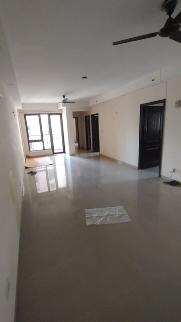 Living Room in 2.5 BHK Apartment at Logix Blossom County, Sector 137 – for Rent
