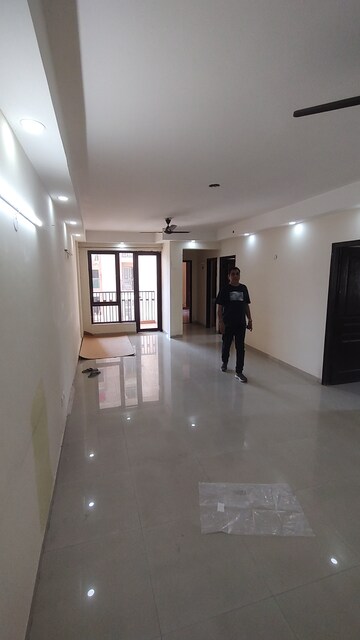 Living Room in 2.5 BHK Apartment at Logix Blossom County, Sector 137 – for Rent