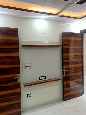 Furnished Amenities in 3 BHK Builder Floor at Dwarka Mor – for Rent